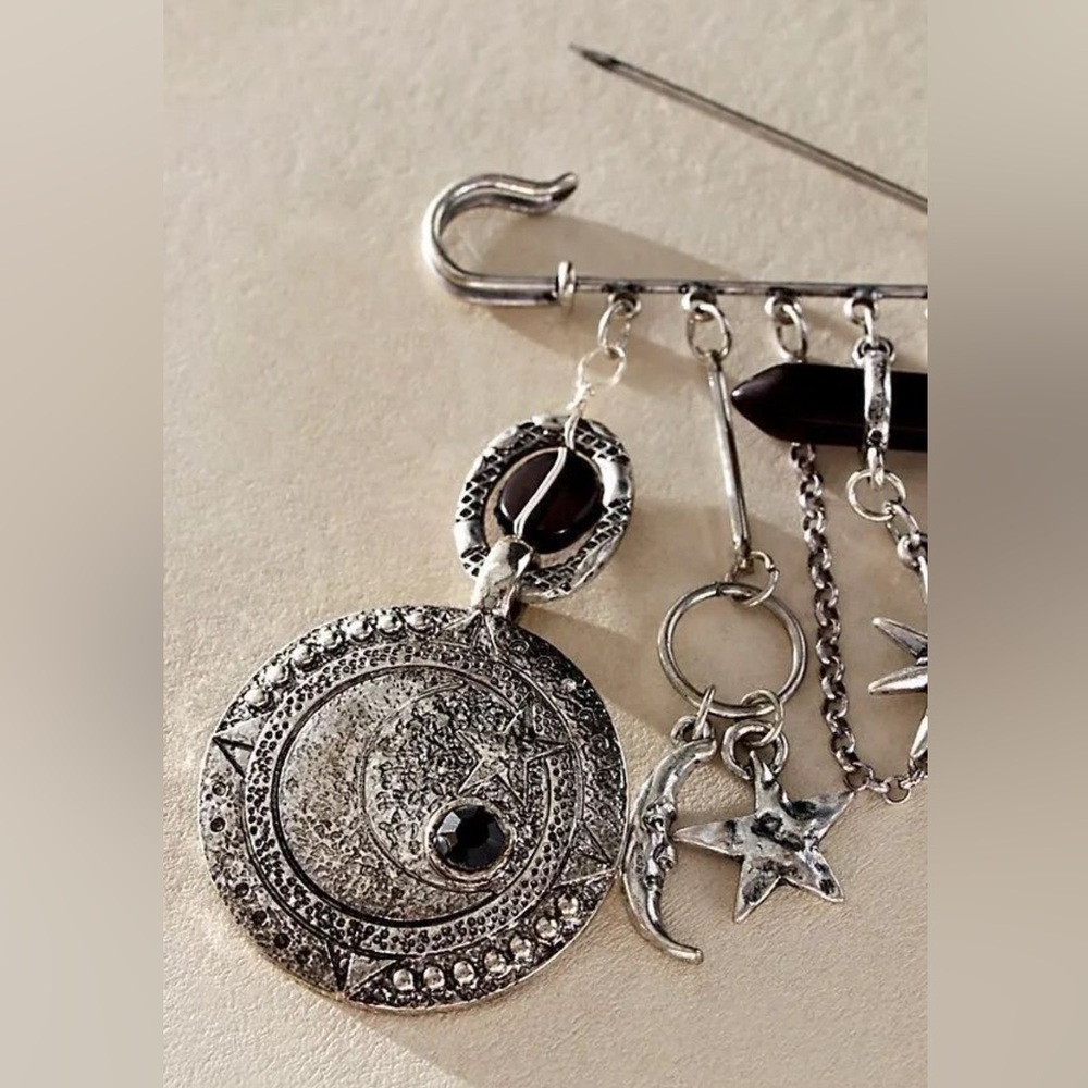 Free People Dangle Brooch. NWT!!! - Picture 2 of 3